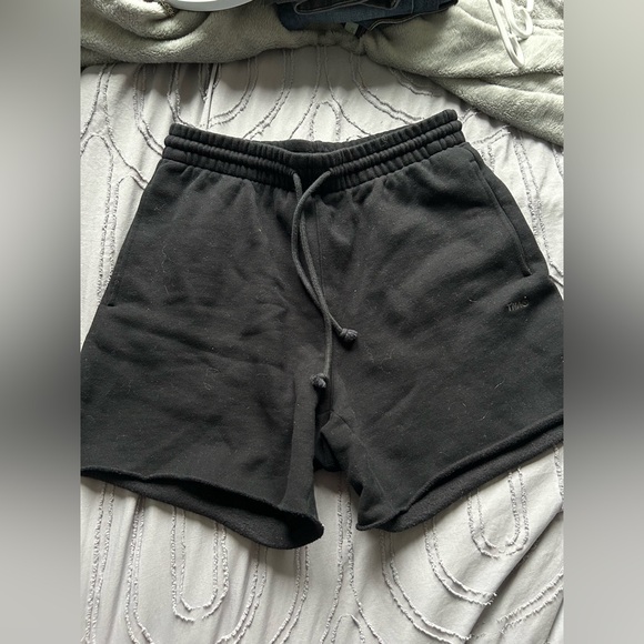 TNA sweatfleece 6” cozy fleece boyfriend fit shorts - Picture 1 of 3